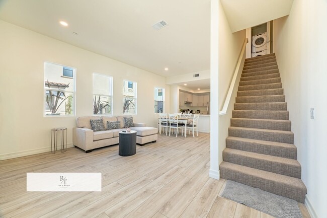 Photo - Whitmore Villa. Unit Whitmore Villa-  160 New Ave