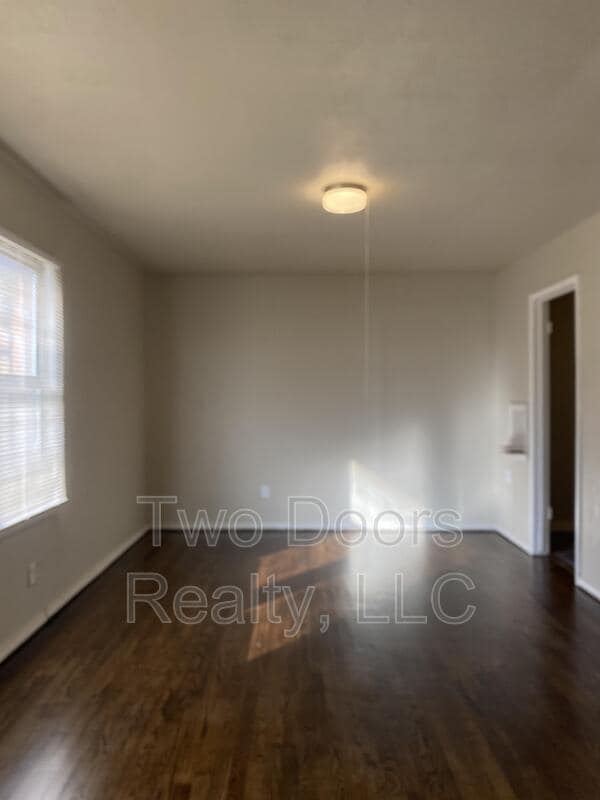 Photo - 561 E Indian Dr