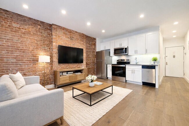 Photo - 346 W 52nd St Unidad 5D