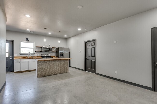 Photo - 12571 Highway 77 - 103