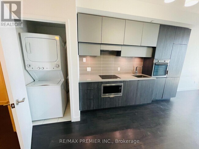 Photo - 8 Eglinton Ave E Unit 4301