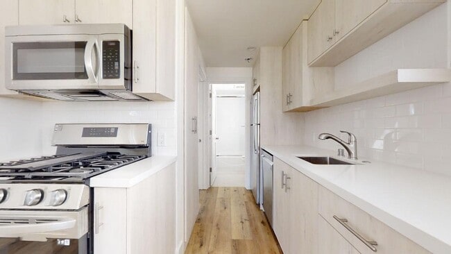 Photo - Brand New 2-Bedroom / 2-Bath on the Avenues in Redondo Beach! Unidad 1019 S Juanita Ave