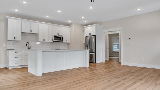 1200 N Woodburn Ave Unit 2