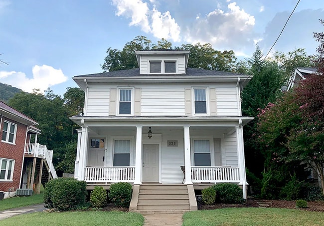 Front - 523 Arbutus Ave SE Unit 523-B