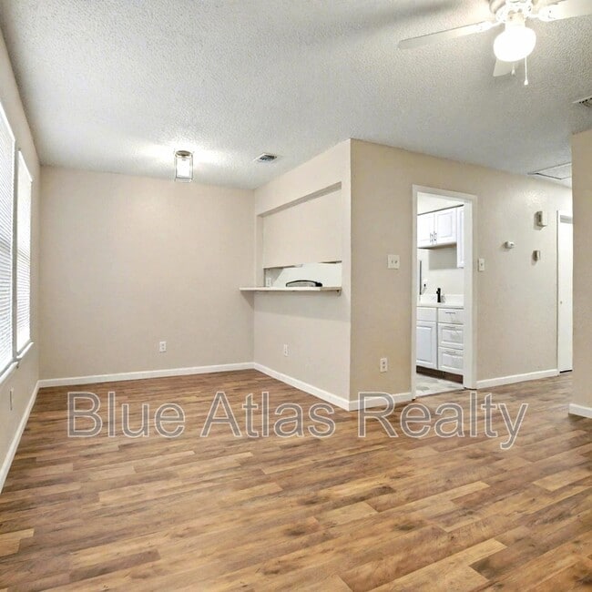 Building Photo - 5519 Wellesley Ave