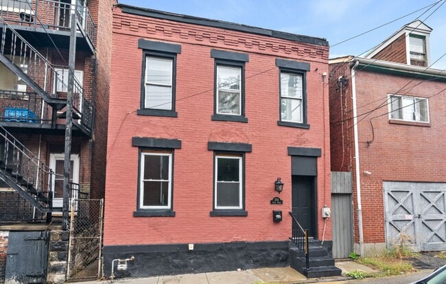 Building Photo - Pittsburgh - 3 Bed 2 Bath - Just Renovated