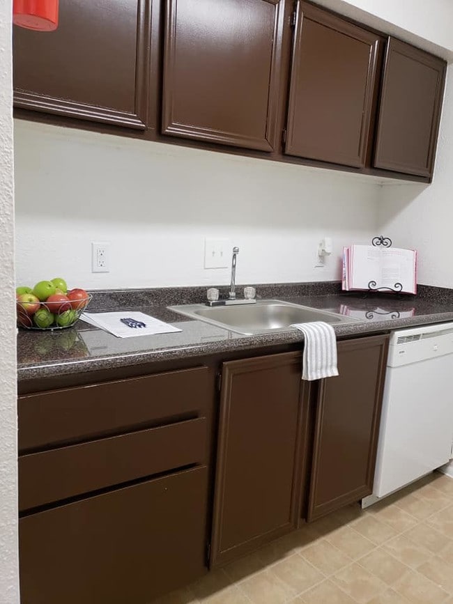 Cedar Bluff Apartments For Rent in Pasadena, TX