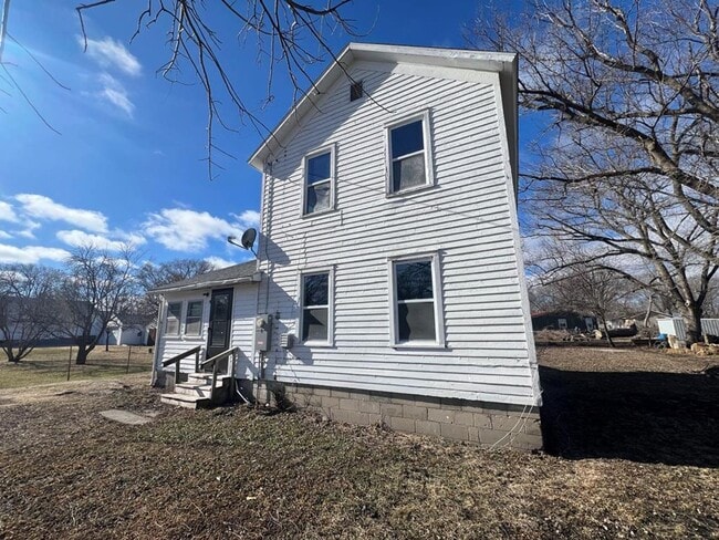 Building Photo - 3 Bedroom House on the edge of FD $950