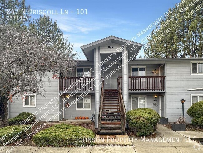 Building Photo - Nice down stairs apartment near Whitewater... Unit 101