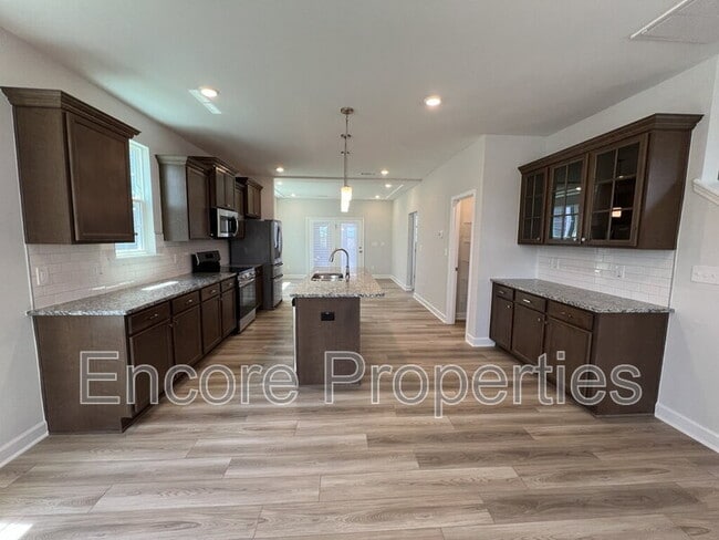 Photo - 284 White Oak Gdn Wy