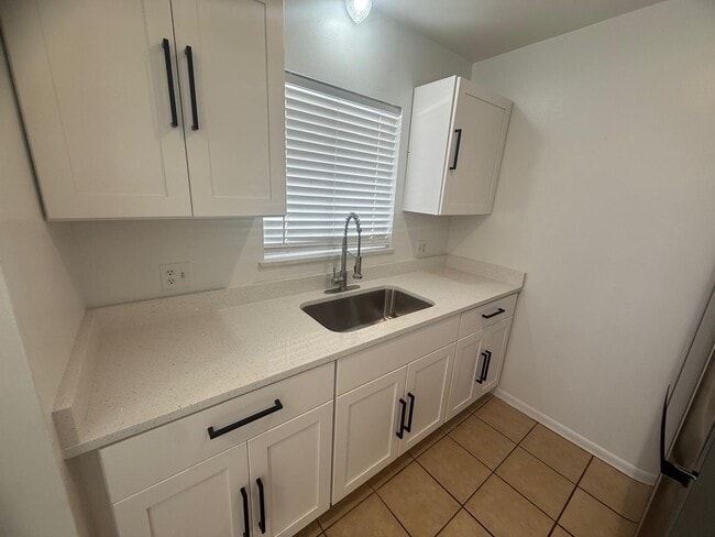 809 W Lancaster Rd Unit I-113