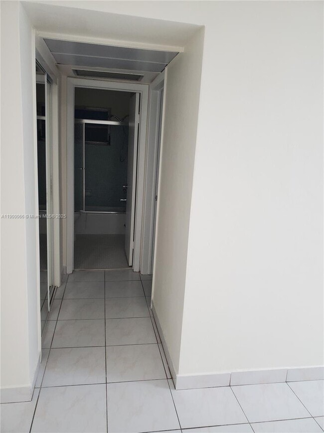 Photo - 1420 Atlantic Shores Blvd Unidad 324