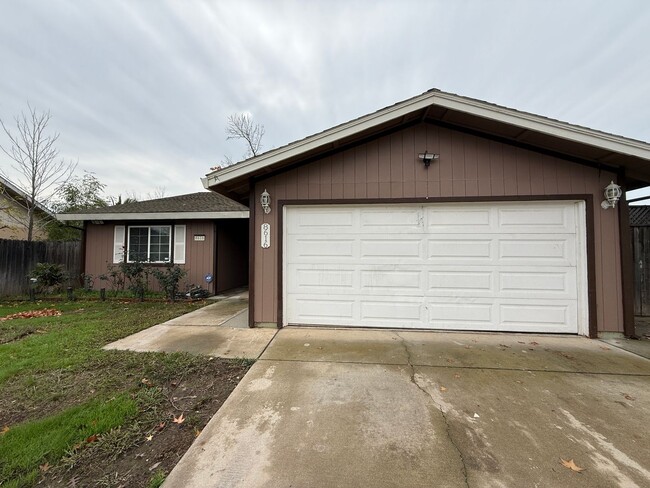 Building Photo - Bright Updated Single Story Home