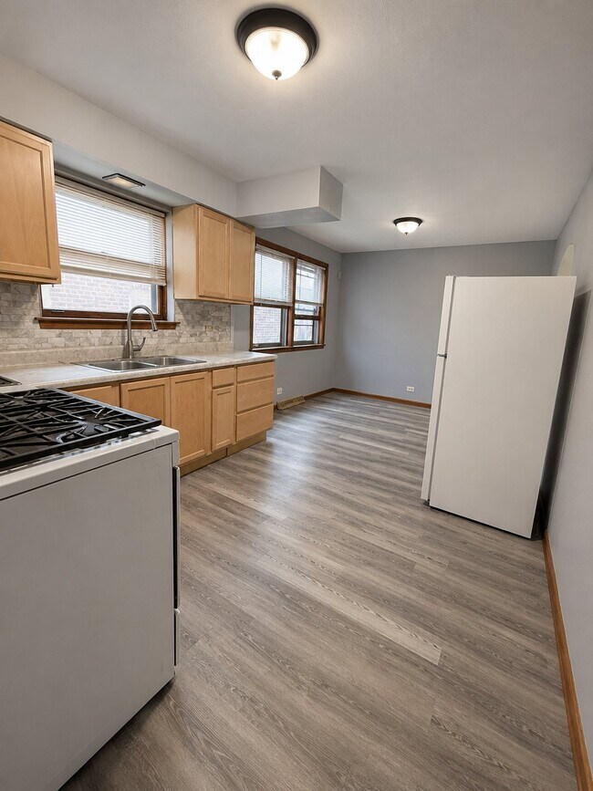 Photo - 8113 S Exchange Ave Unit Apt 2
