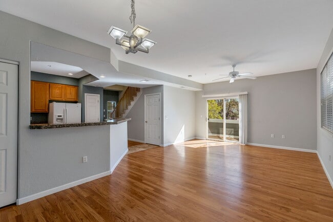 Photo - 1755 Emerson St