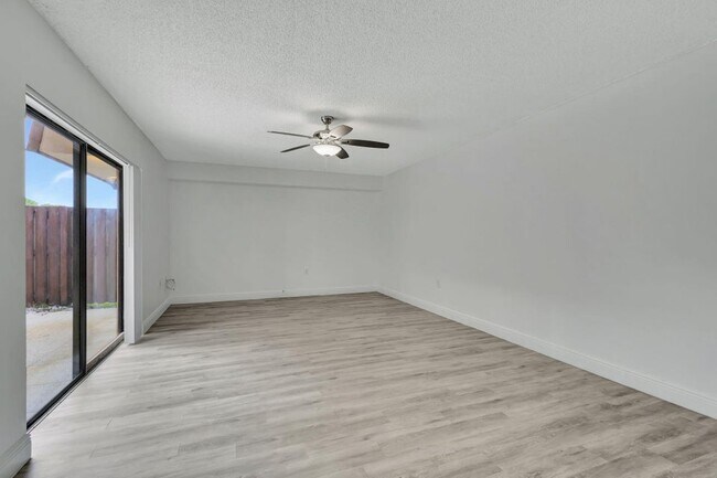 Photo - 806 Blue Ridge Cir