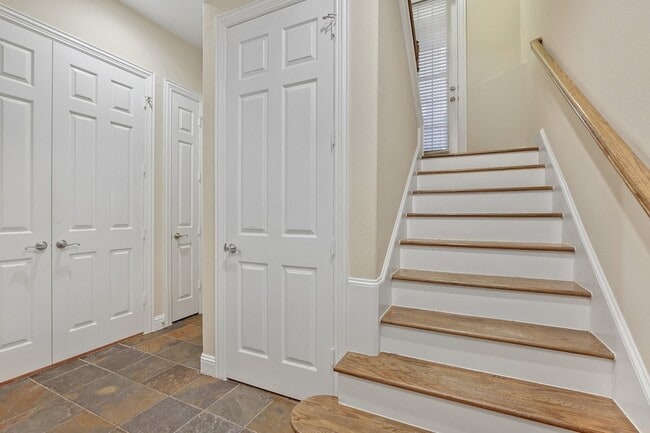 Photo - 5812 La Vista Dr