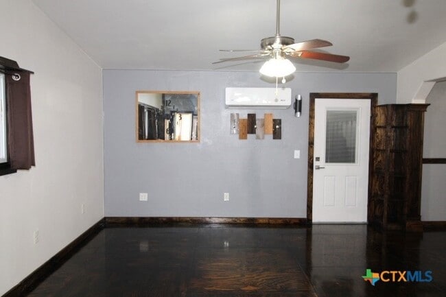 Photo - 2809 Connell St