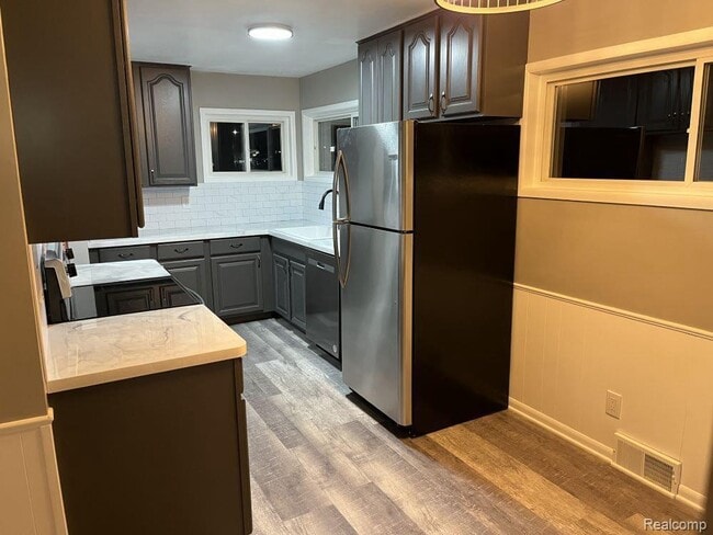 Photo - 4445 Oakvista Ave