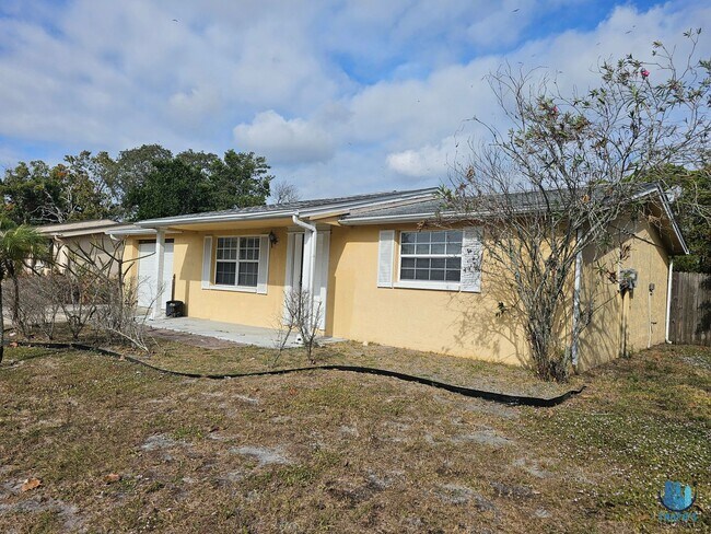 Photo - 2 bedroom, 1 bath, 1 car garage house for rent in Port Richey - Available NOW