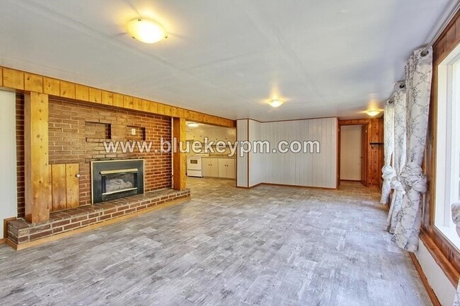 Spacious 3 Bed, 1 Bath Ground Floor Apartment in Markham