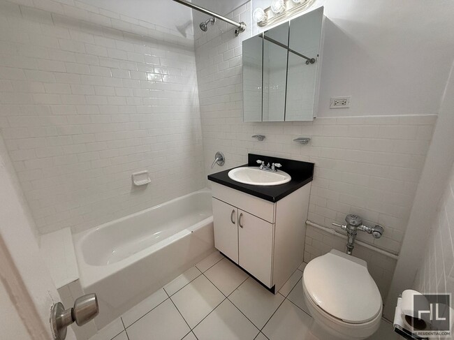 E 58TH ST