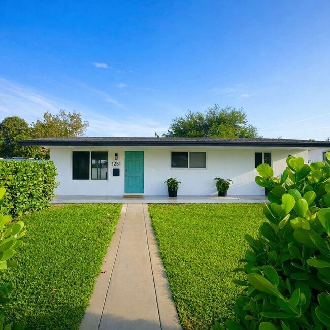 Building Photo - 1251 NE 211th Terrace