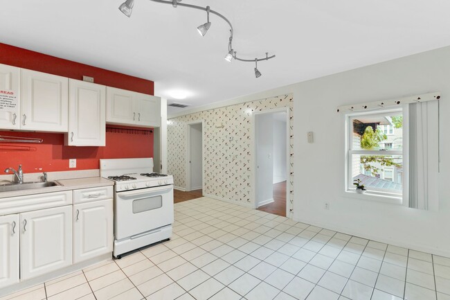 Photo - 392-394 Crown Street Unit 392-2