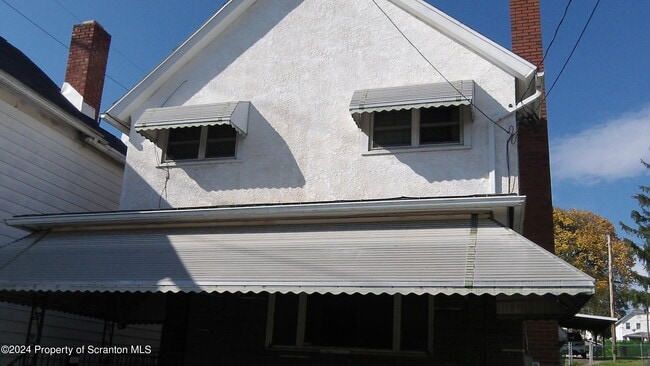 Building Photo - 1357 N Main Ave