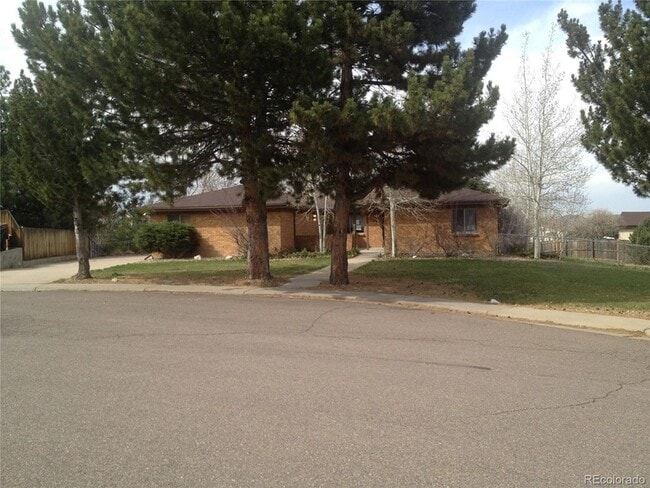 10989 Roseanna Dr