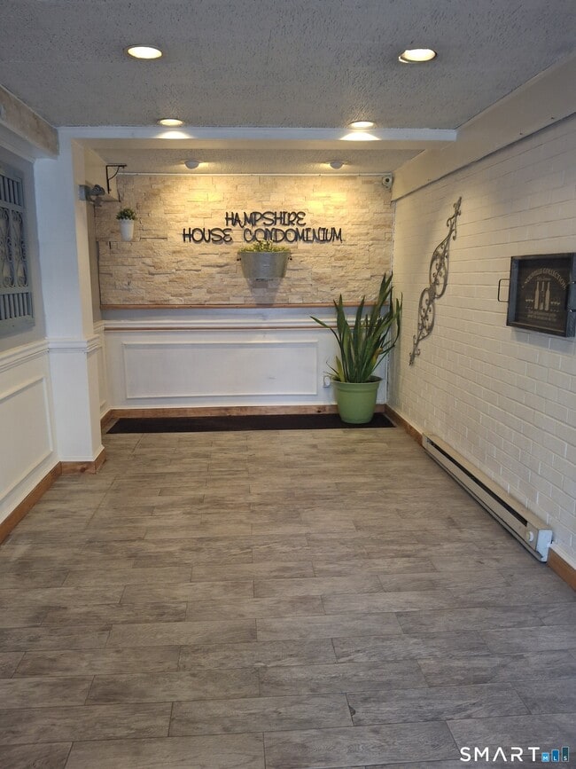 Photo - 393 Laurel Ave Unit 305