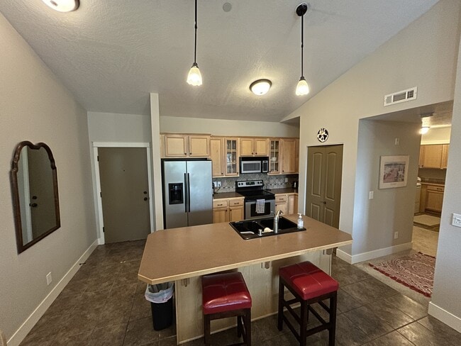 Building Photo - 2025 Mullan Rd Rental