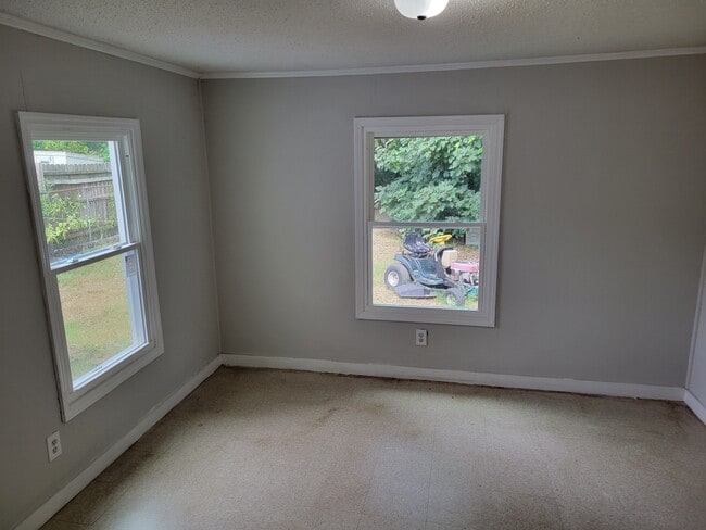 Photo - 1637 Hester St