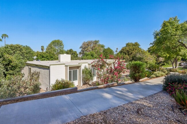 Photo - 1184 Lyndhurst Dr