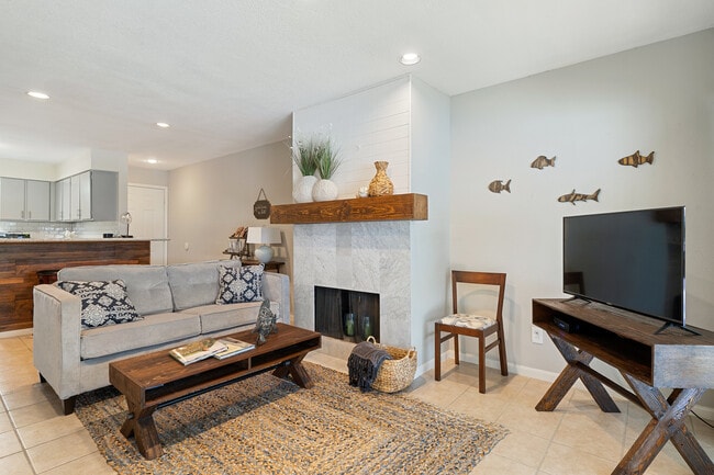 Living room - 12100 Melville Dr Unit 610