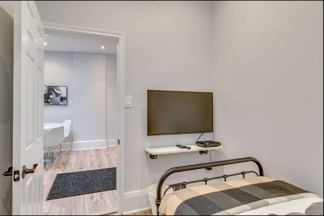 Photo - 2 Greenwood Ave Unit ID1227126P