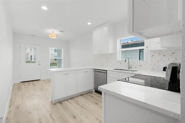 Photo - 6403 Illinois St Unit A