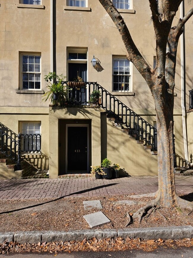 Building Photo - 433 Barnard St Unit Lower