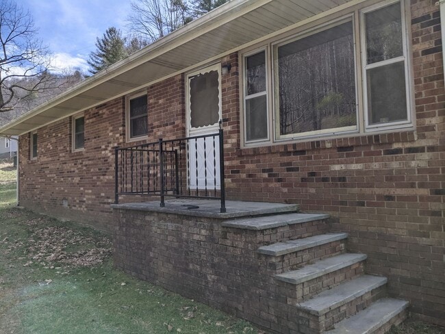 Photo - 554 Love Hollow Rd