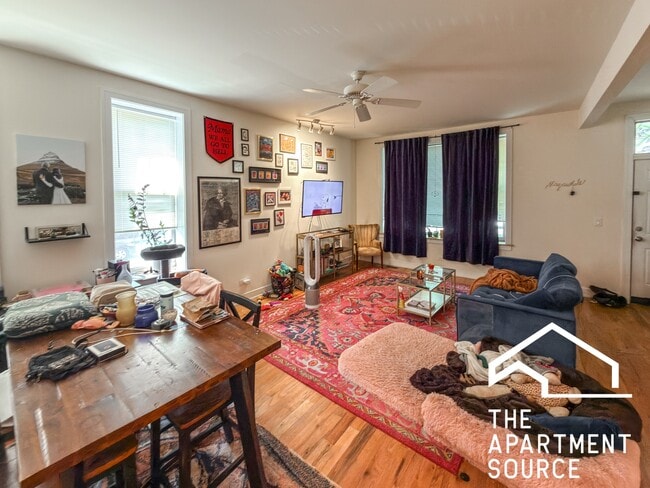 Building Photo - 2835 N Damen Ave Unit 1F