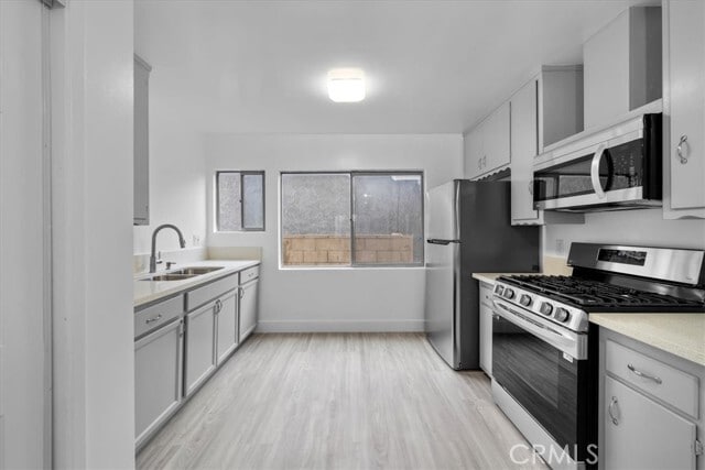 Building Photo - 853 W 23rd St Rental