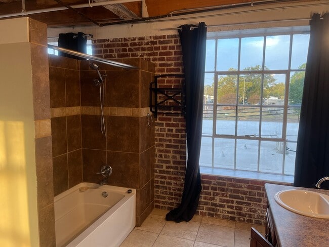 736 Dickies Lofts