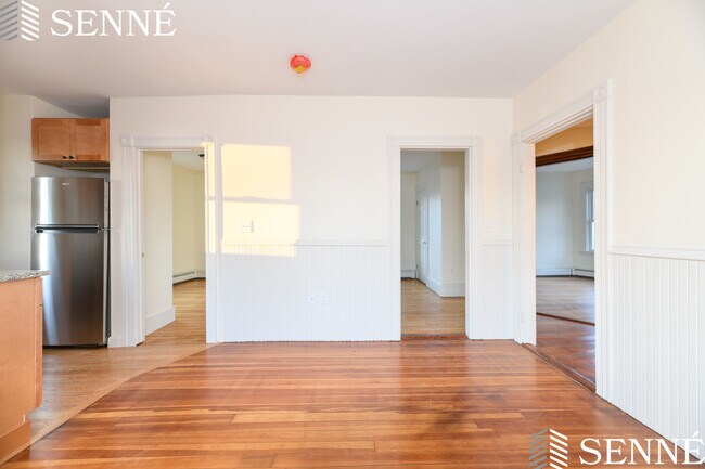 Building Photo - 146 Webster Ave Unit 3