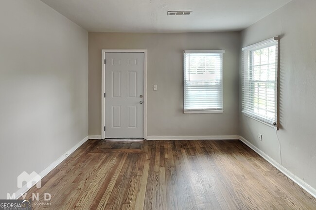 Photo - 1319 Campbellton Rd SW