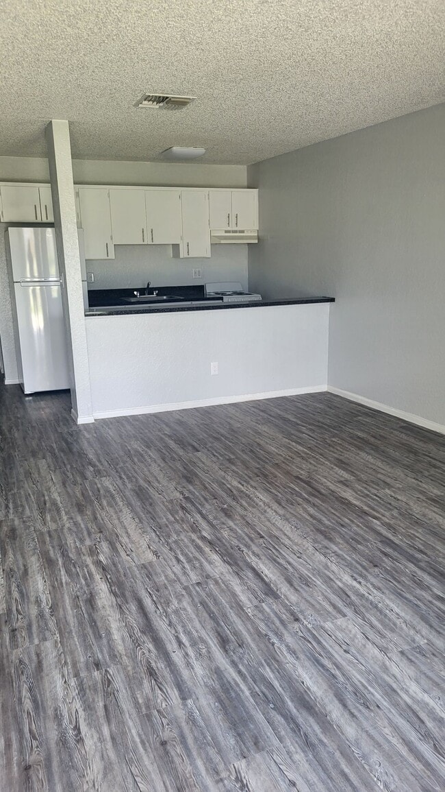 Building Photo - Springwood Villas