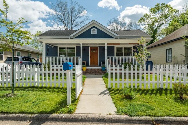 Building Photo - Gorgeous Home near Downtown Durham!