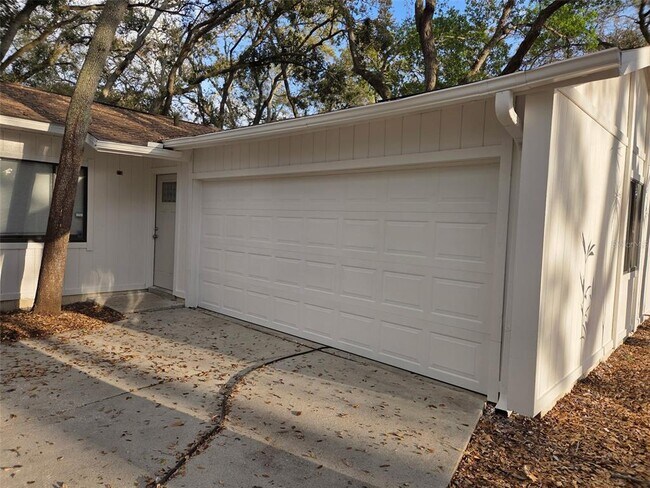 Photo - 2067 Red Cedar Ln