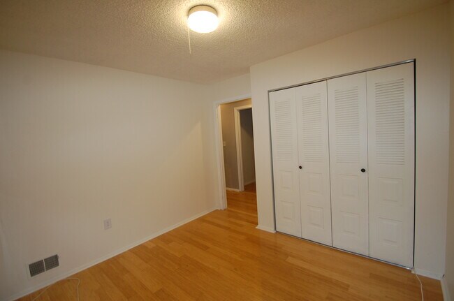 Building Photo - 66 Canterbury Ct Unit 66 Canterbury Ct