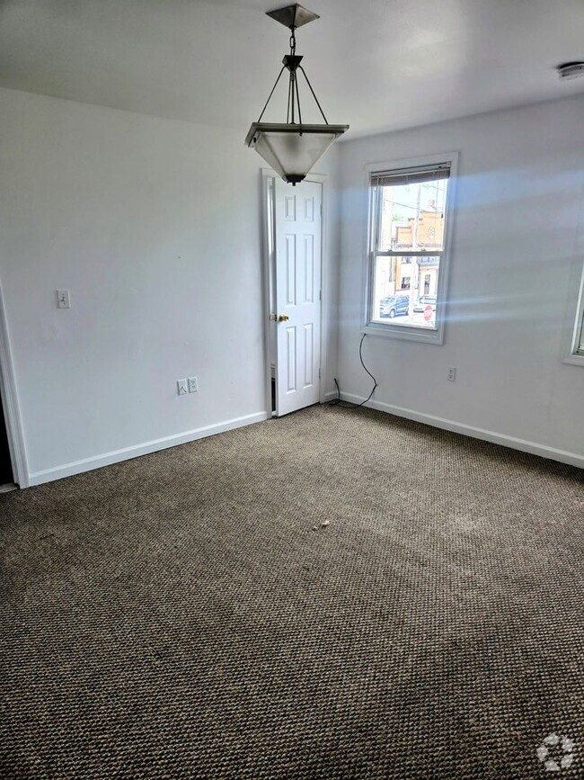 Building Photo - 1150 Ferry St Rental
