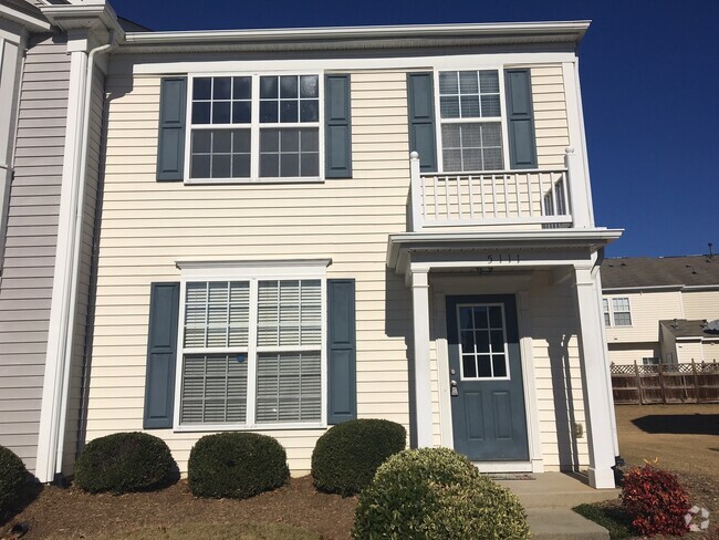 Building Photo - North Raleigh Location! End-Unit Townhouse...
